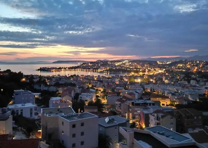 Luxury With Breathtaking View & Private Pool Podstrana