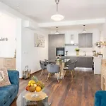 Luxury With Breathtaking View & Private Pool Apartman *