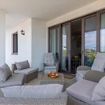 Luxury With Breathtaking View & Private Pool Apartman