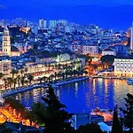Luxury With Breathtaking View & Private Pool Apartman Podstrana