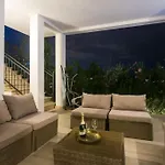Apartman Luxury With Breathtaking View & Private Pool Podstrana