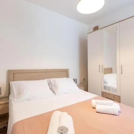 Luxury With Breathtaking View & Private Pool דירה *