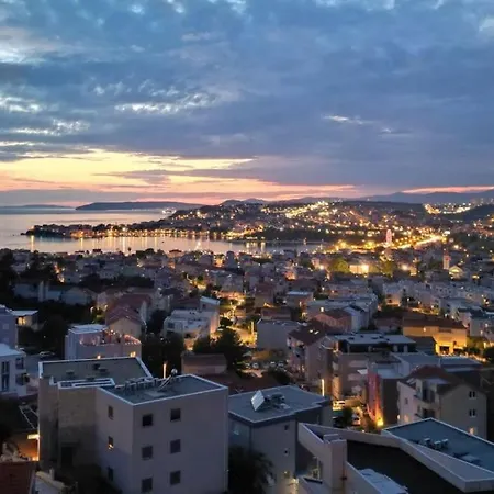 Luxury With Breathtaking View & Private Pool Podstrana