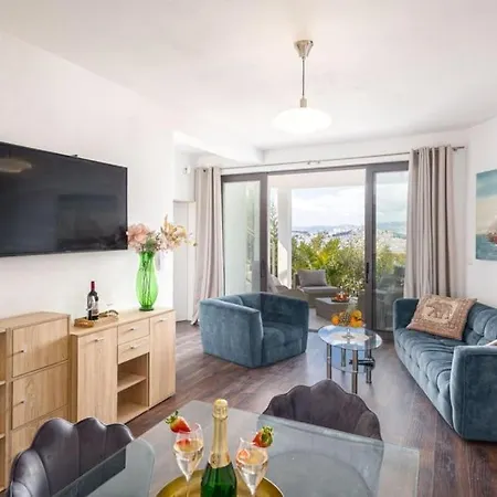 Luxury With Breathtaking View & Private Pool דירה פודסטראנה
