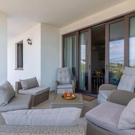 Luxury With Breathtaking View & Private Pool דירה