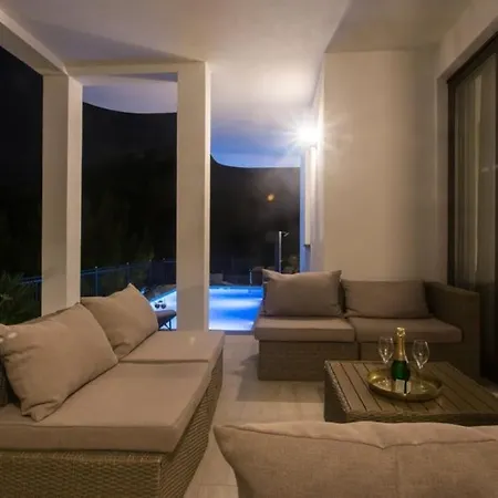 דירה Luxury With Breathtaking View & Private Pool